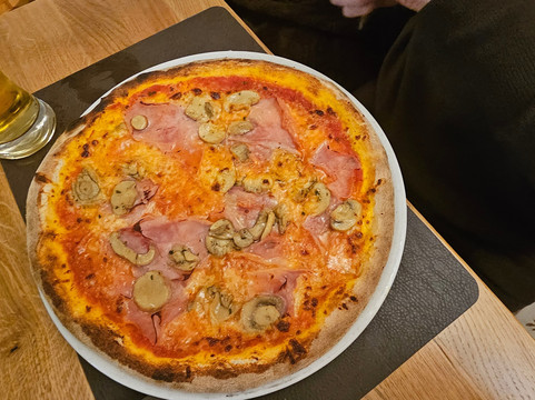 Da Dado pizzeria St. Vigil