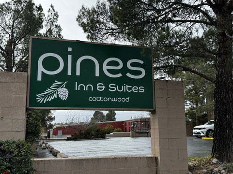 松树套房汽车旅馆主图