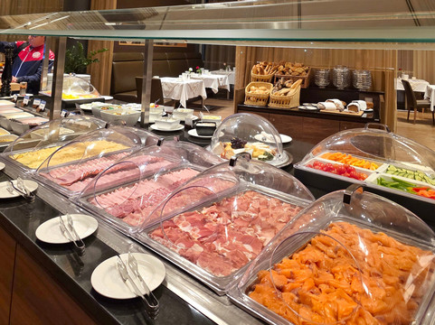 勒百斯泉采尔酒店主图