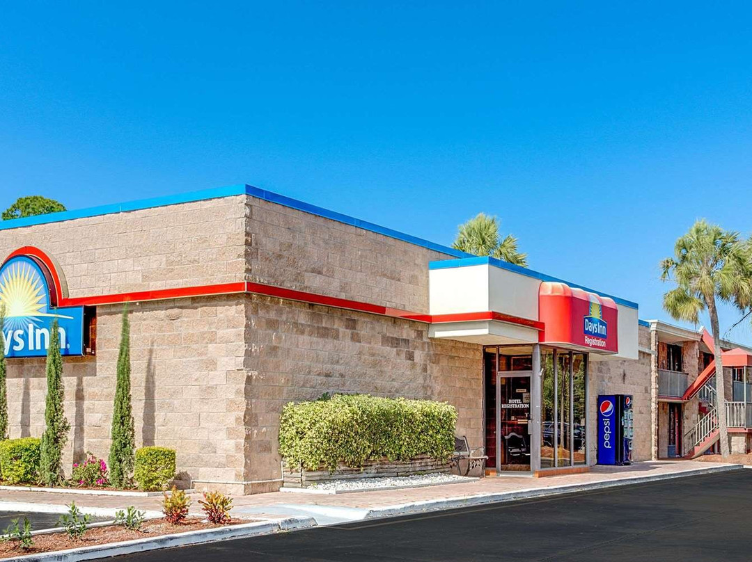 布雷登顿戴斯酒店-近海湾