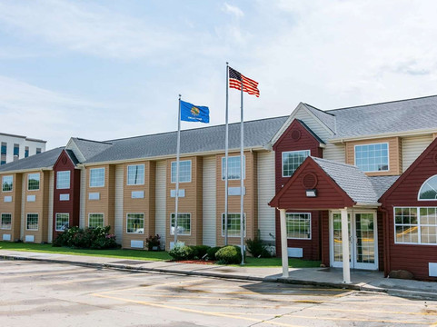 普赖尔戴斯套房酒店