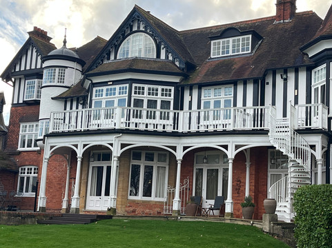 河流艺术俱乐部酒店主图