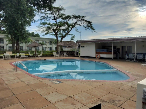 利隆圭太阳鸟酒店主图