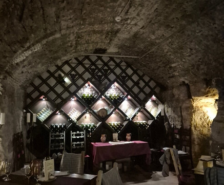 浮士德酒窖-布达佩斯必去景点