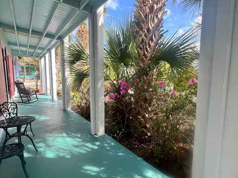 老卡拉贝尔酒店主图