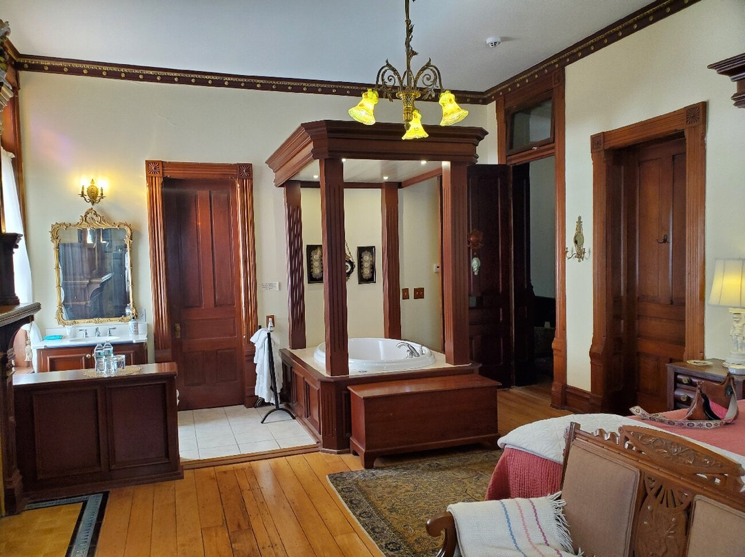 Shakespeare Chateau Inn and Gardens Bed & Breakfast主图