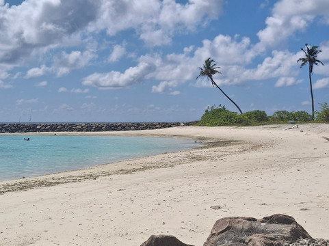 呼拉岛珍珠滩酒店主图