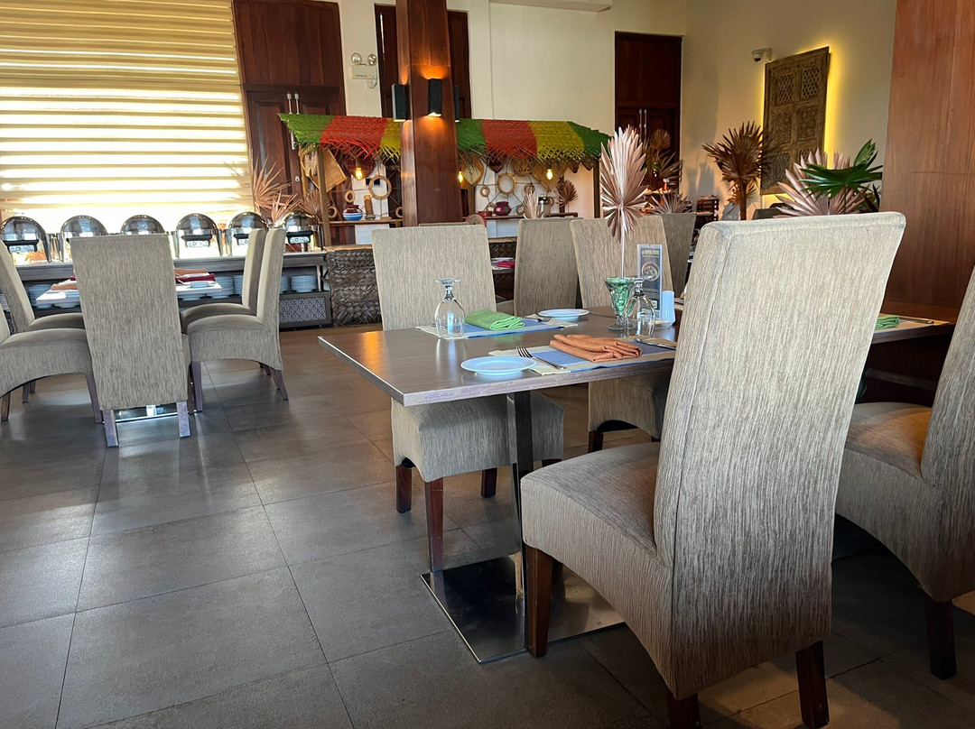 汀奈套房酒店主图