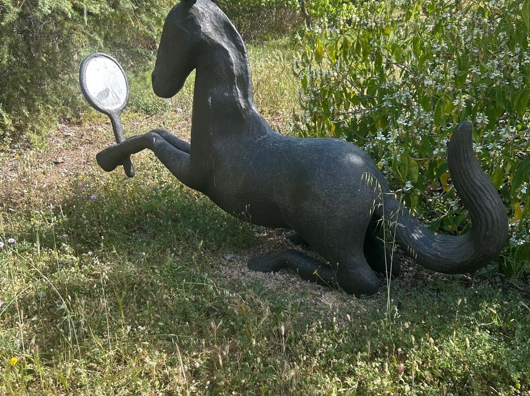 Klein Schreuder Sculpture Garden-L'Alfas del Pi必去景点