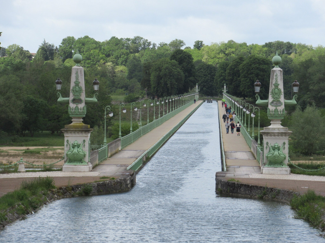 Briare Aqueduct Bridge-Briare必去景点