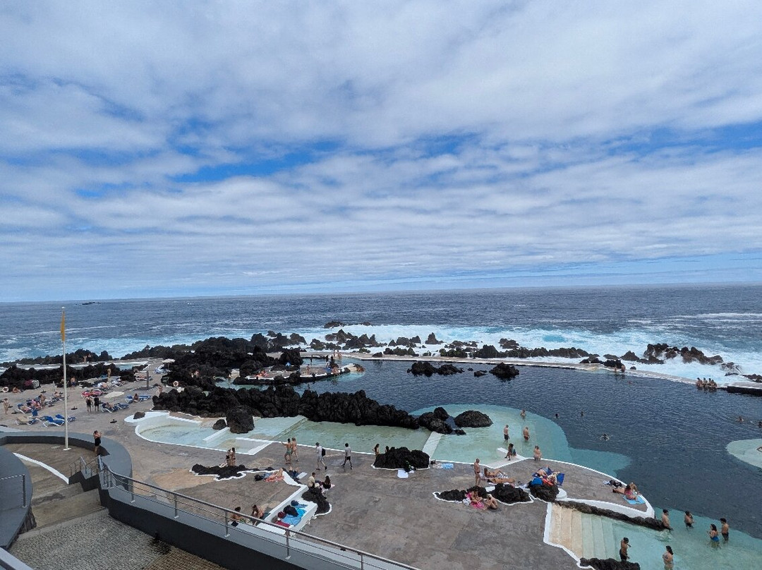 Porto Moniz Natural Swimming Pools-莫尼什港必去景点