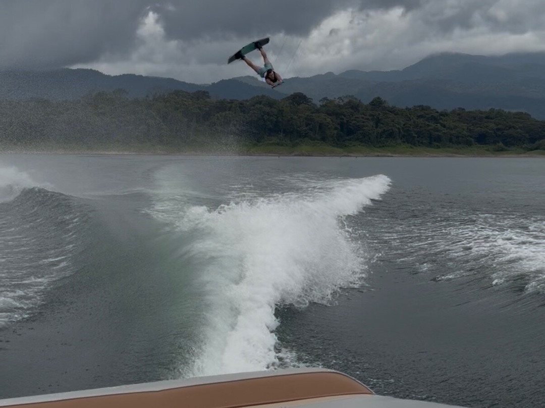 Volcano Watersports. Wakeboard, Wakesurf, Waterski, Tubing.-福德圣卡洛斯必去景点