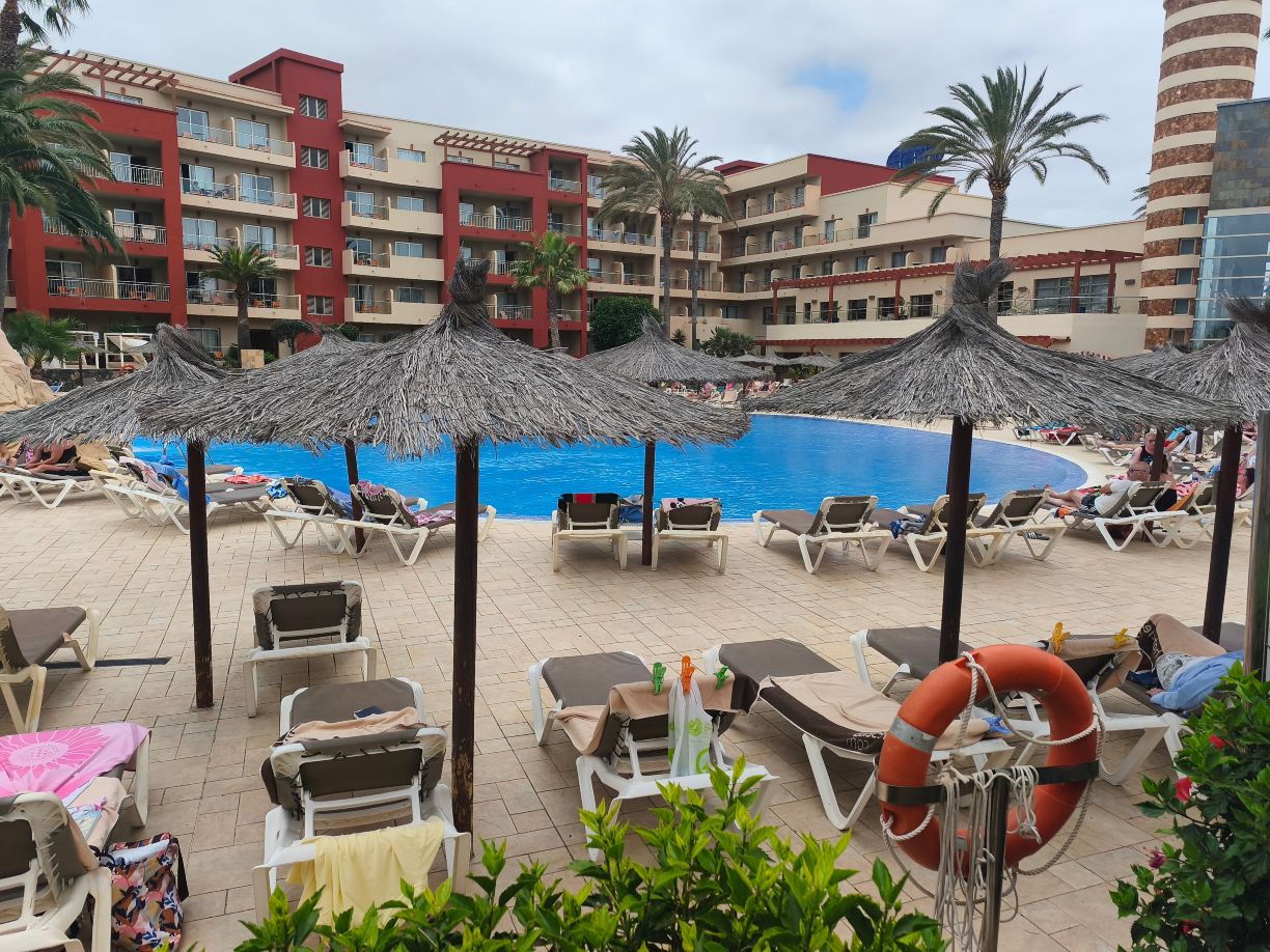 厄尔巴卡洛塔海滩度假酒店&会议中心-泳池