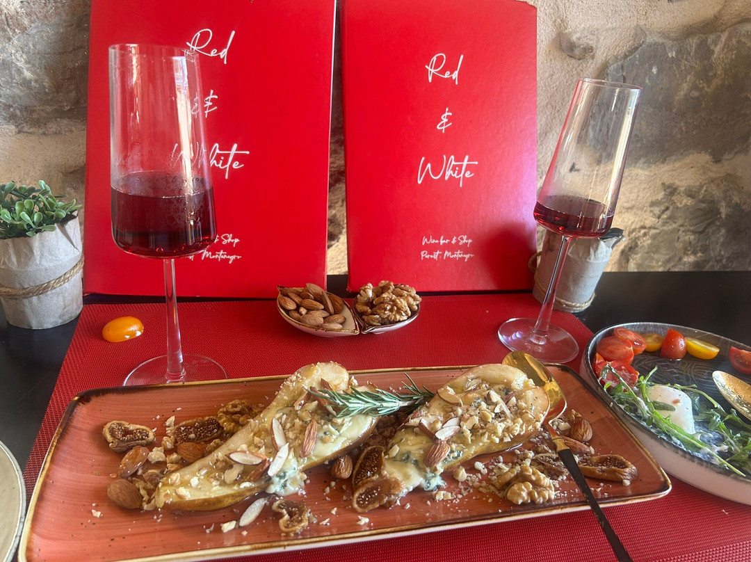 黑山共和国餐馆和美食-Red & White Wine Bar