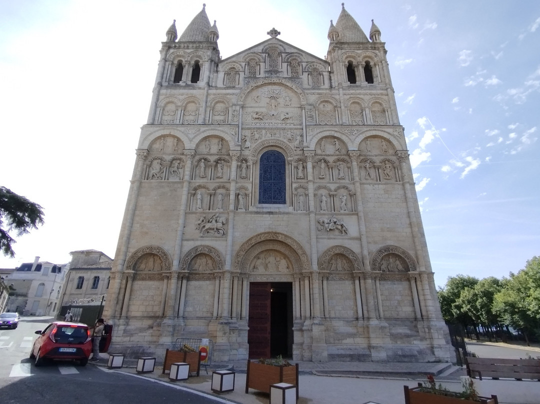Cathédrale Saint-Pierre-安古兰必去景点