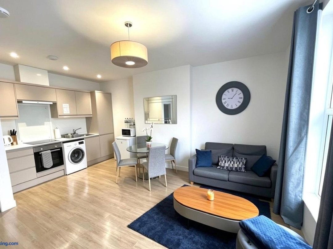 La Fontaine Court Apartments by Aldershot Short Stays