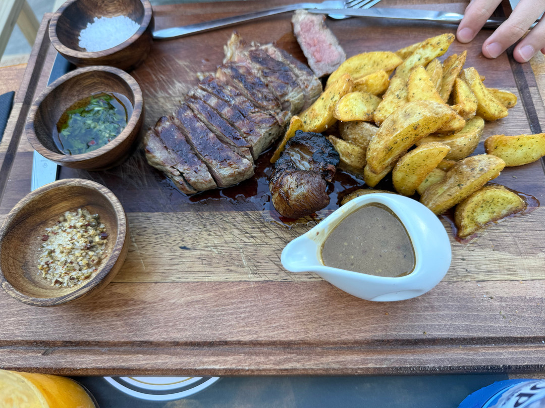 Oliver's Steak Bar, Sissi,  Crete