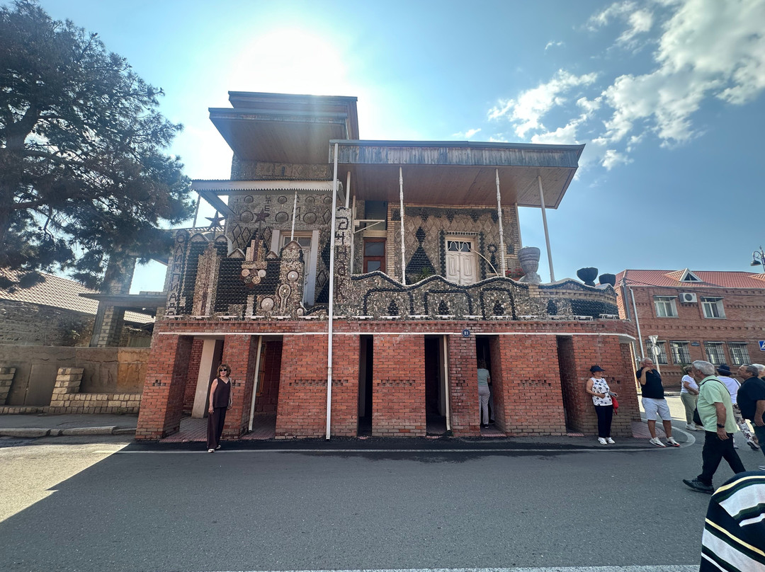 Bottle House-占贾必去景点