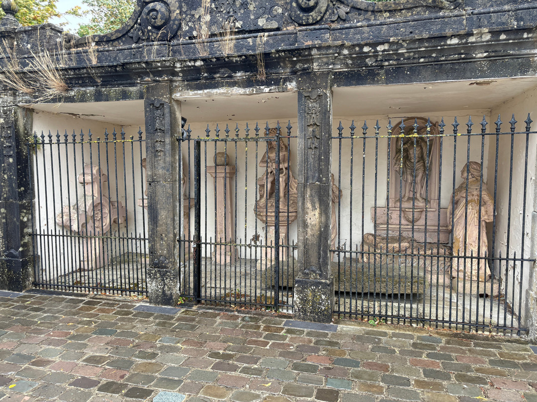 Eglise Saint-Donat-阿尔隆必去景点