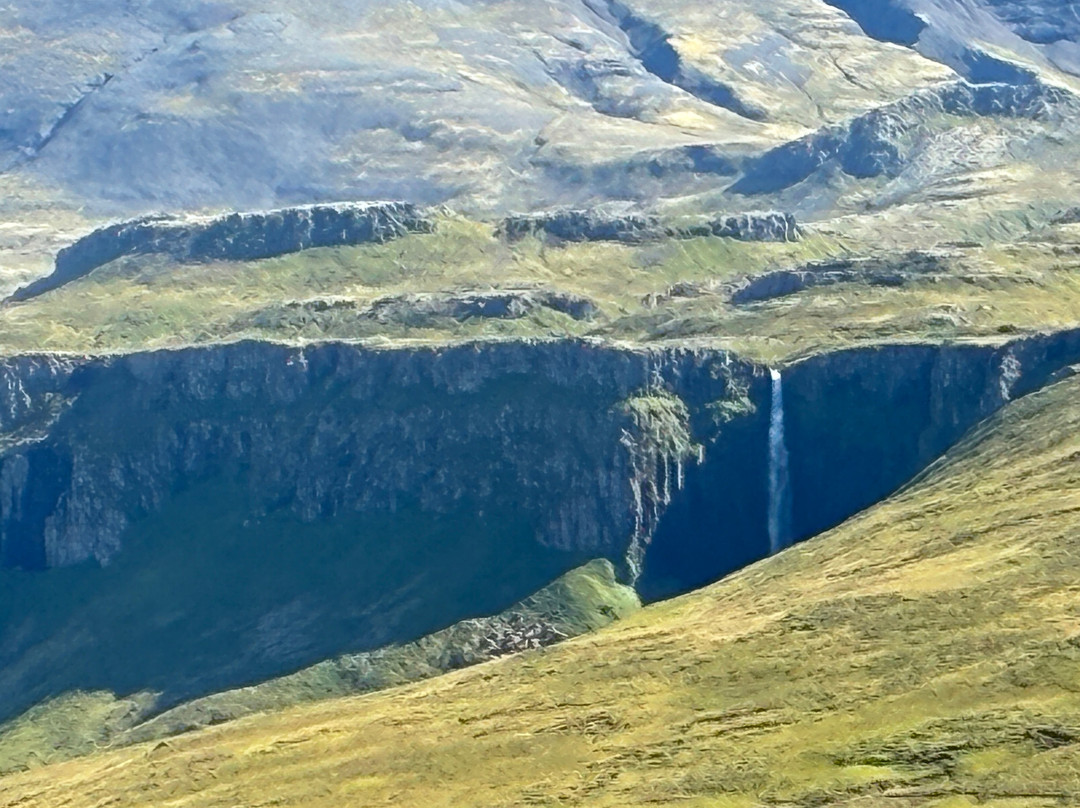 Grundarfoss Waterfall-格伦达菲厄泽必去景点