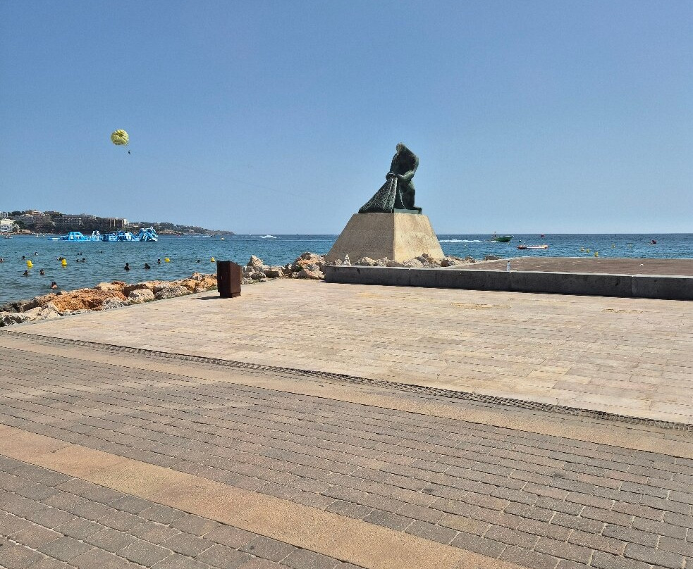 Monument Al Pescador-萨洛必去景点