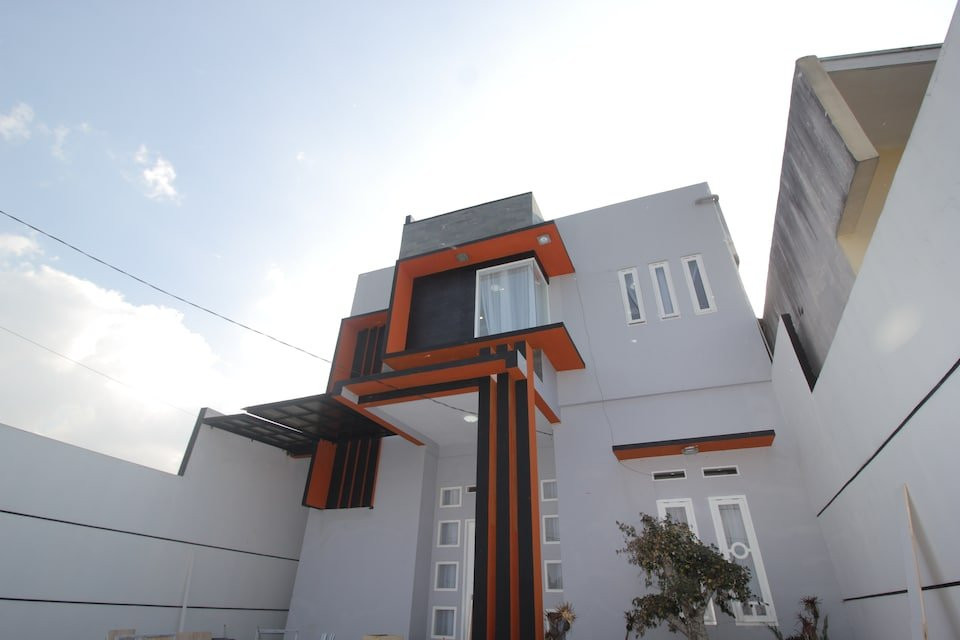 Urbanview Hotel One Family Maribaya