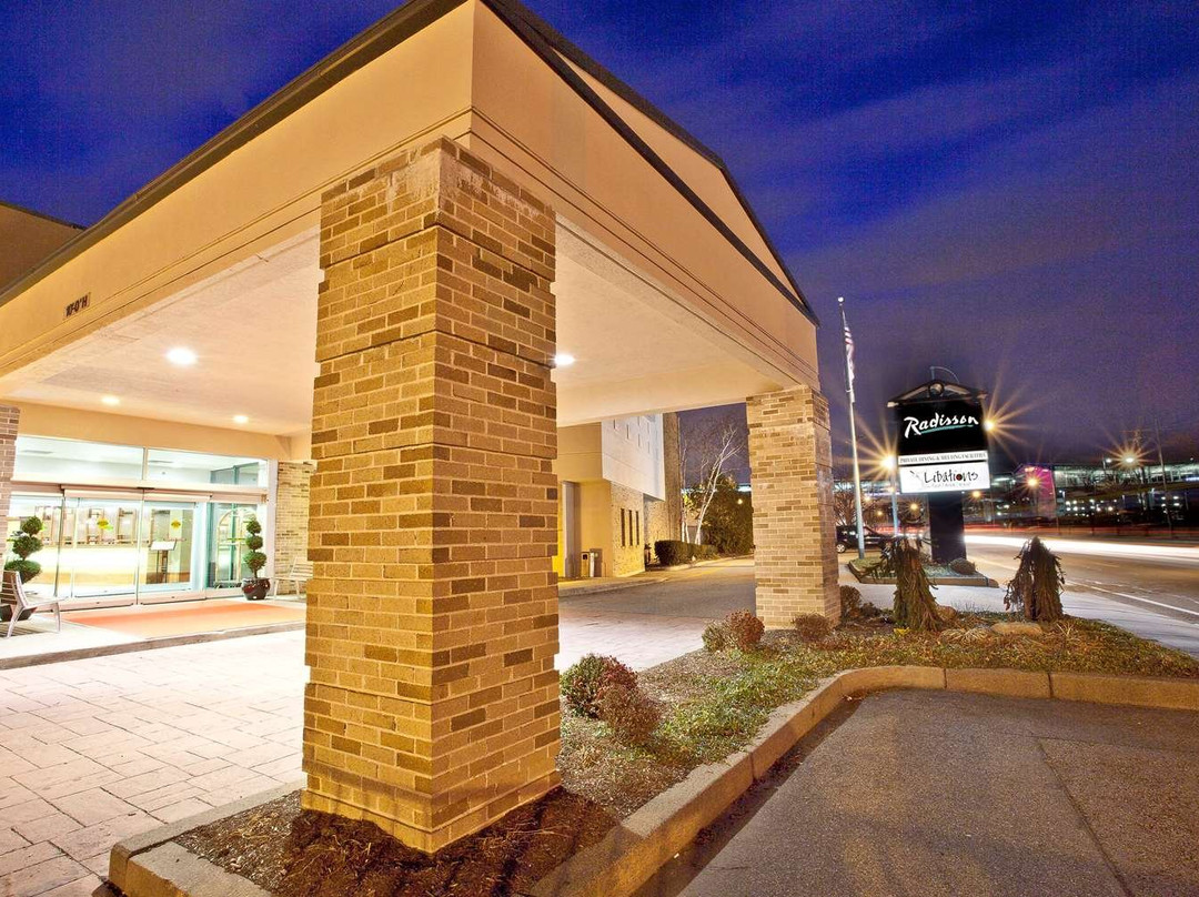 Radisson Hotel Providence Airport主图
