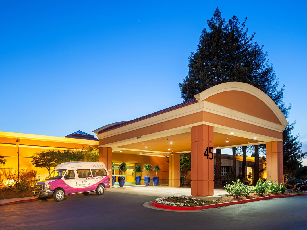 康科德皇冠假日酒店