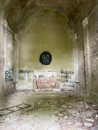 Cimitero abbandonato di Darola景点图片