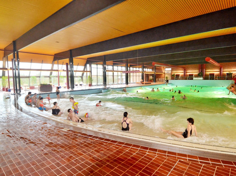 Wangerland旅游景点-Meerwasser-Hallenwellenbad