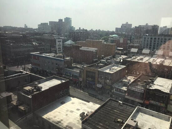 东拉瓜迪亚喜来登酒店主图