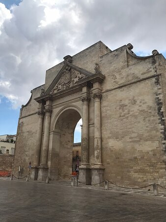 Porta Napoli景点图片
