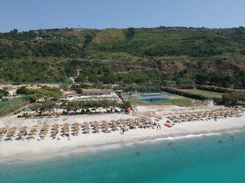 VOI Tropea Essentia-泳池