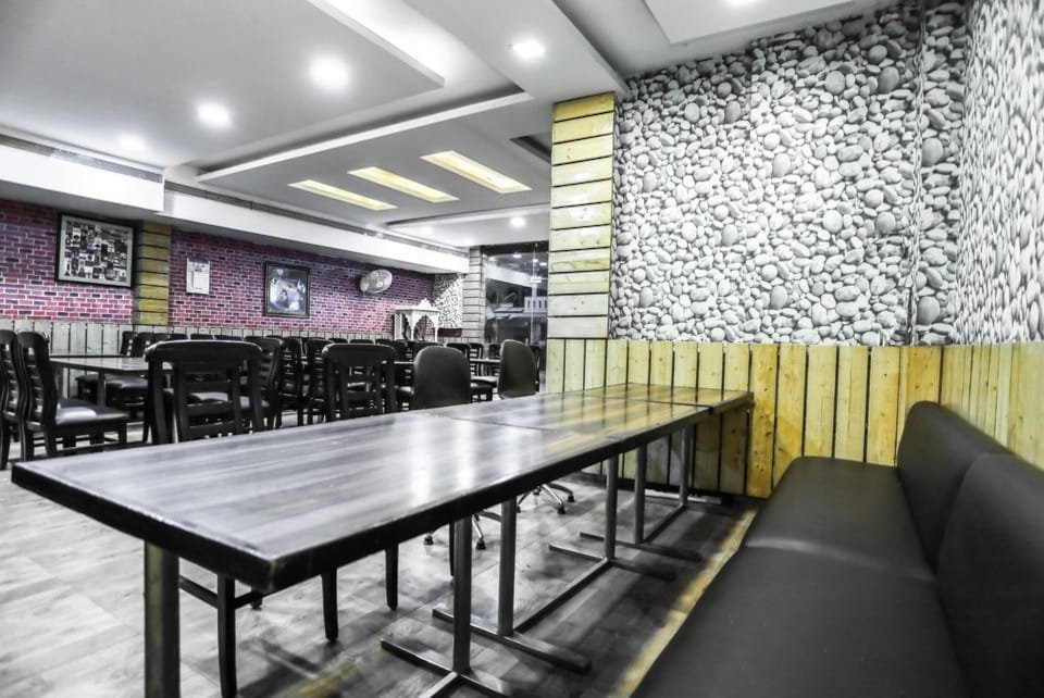 OYO 2681 Hotel Madhuram palace主图