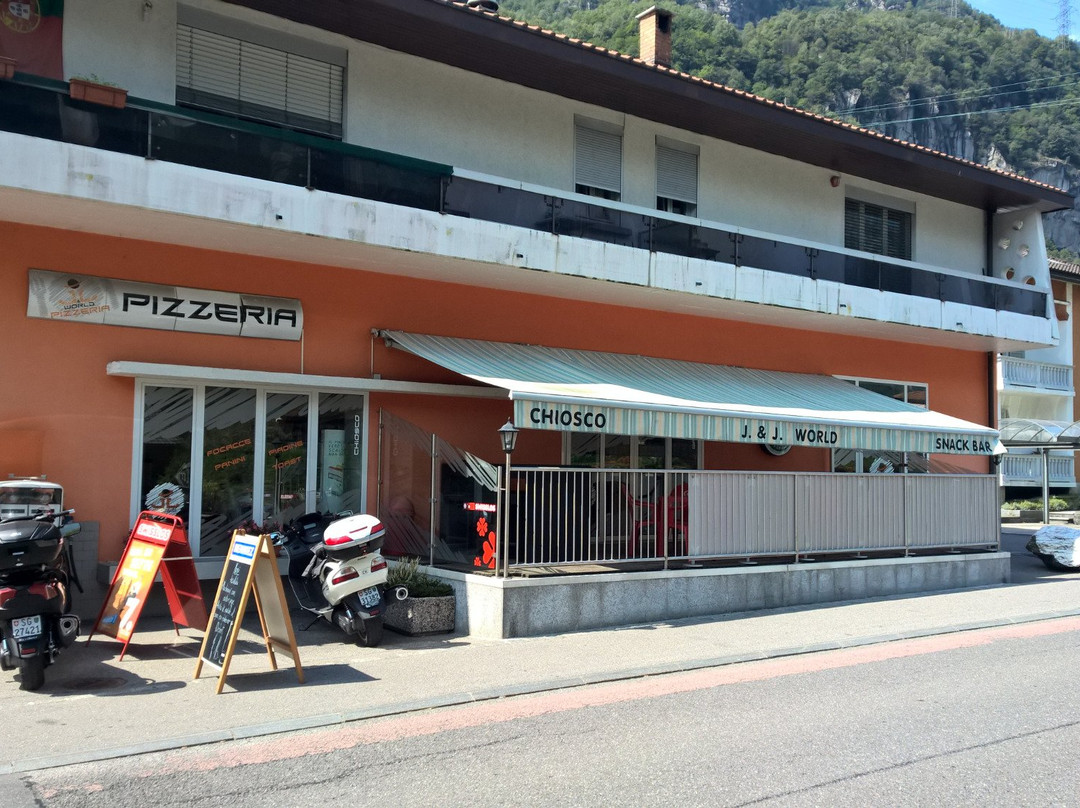 Riviera餐馆和美食-J & J World