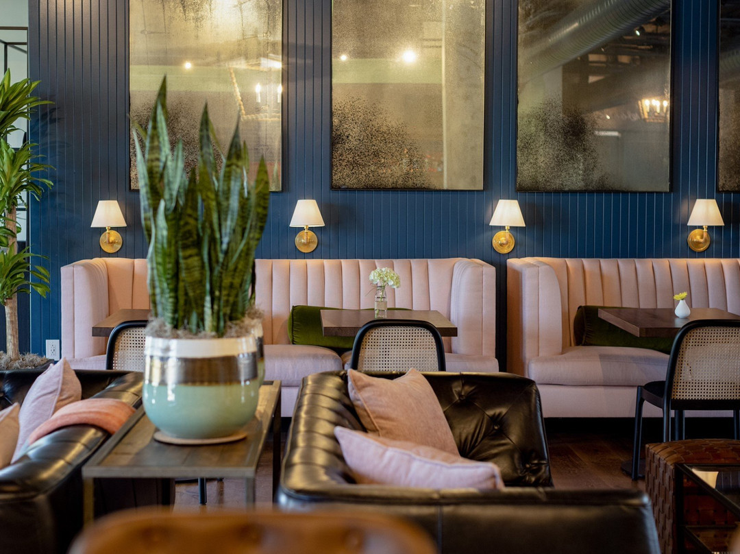 Elwood Hotel & Suites