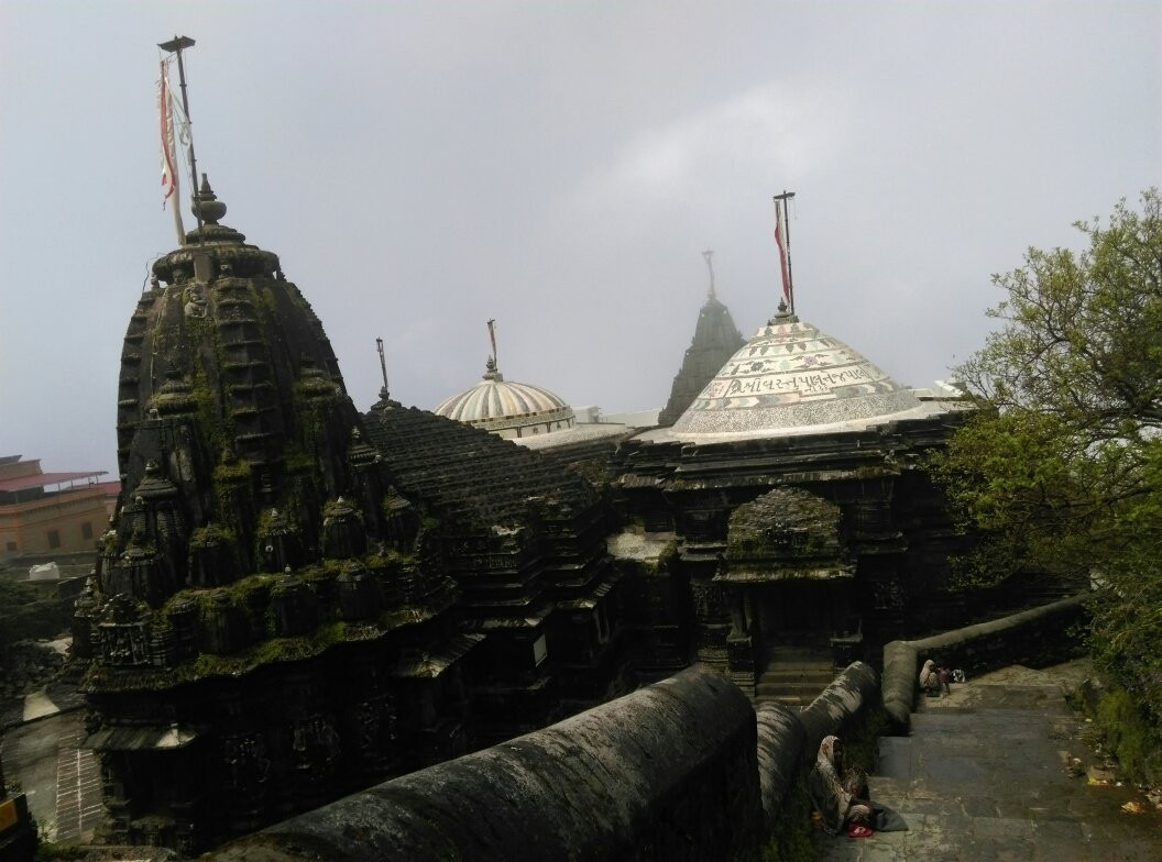 Jain Derasar-居那加德必去景点