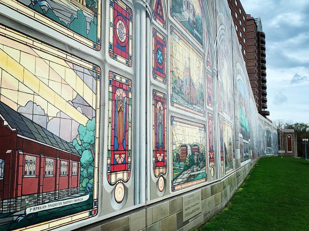 Roebling Murals on the Floodwalls of Covington, KY景点图片