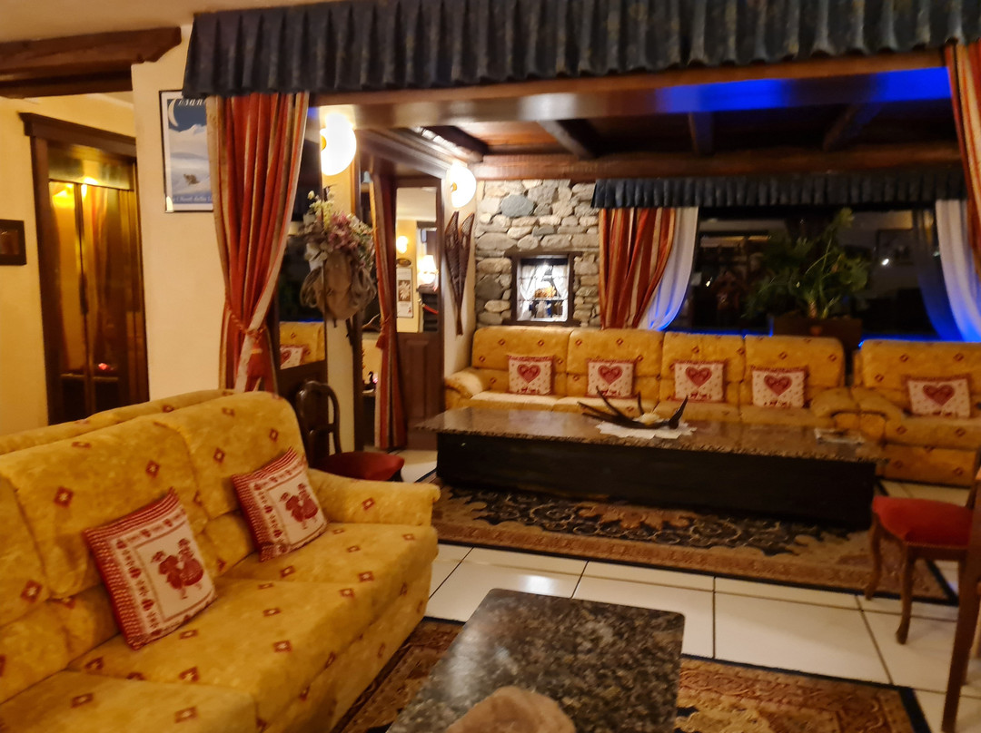 雪绒花酒店主图