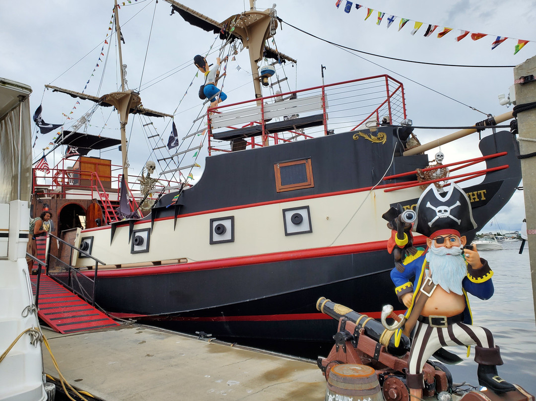 Salty Sam's Marina-迈尔斯堡海滩必去景点