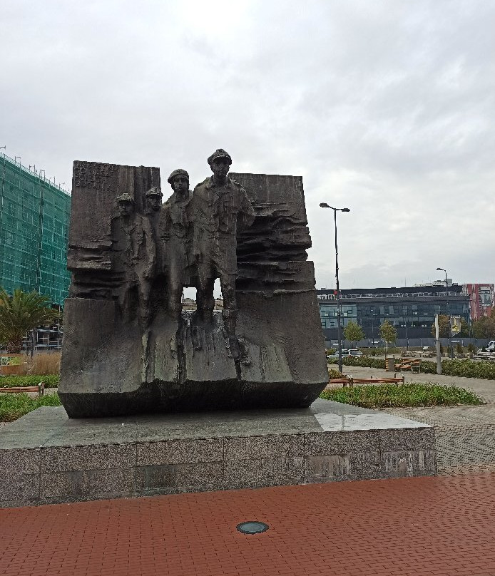 Monument to the Scouts of September景点图片