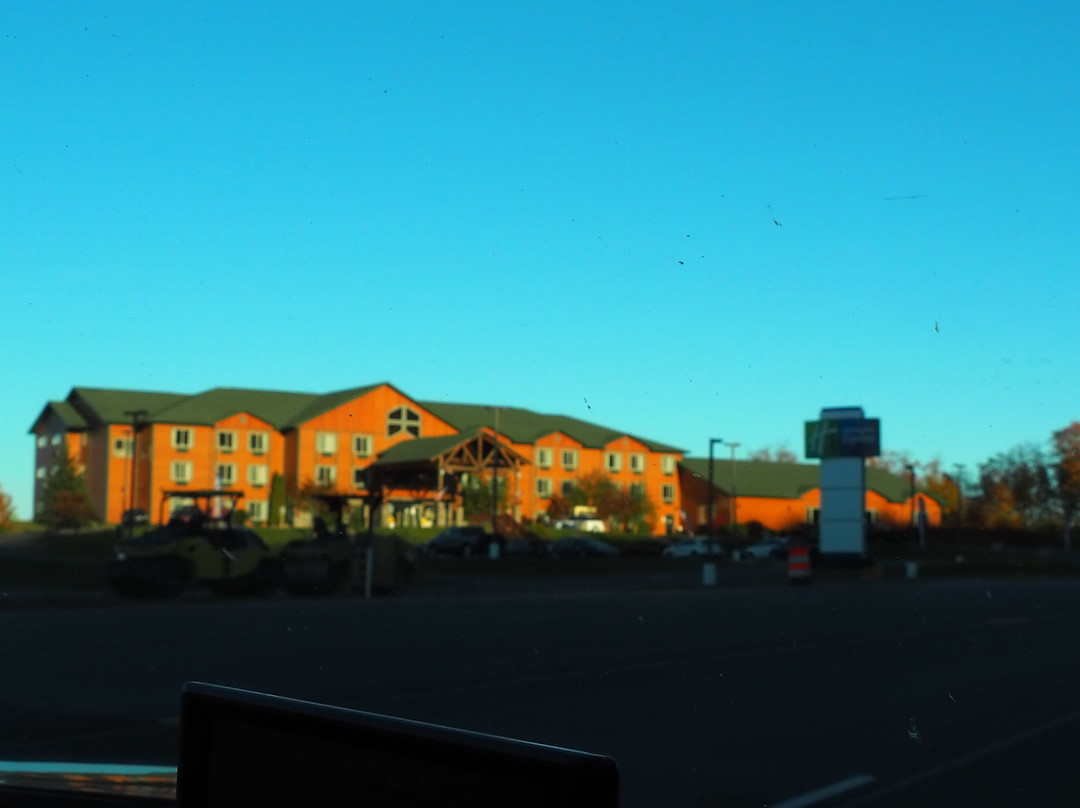 谬尼辛湖景智选假日套房酒店主图