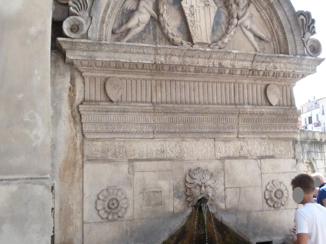 Fontana del Vecchio-苏尔莫纳必去景点