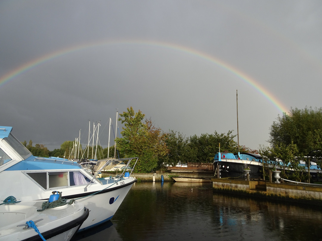 Silverline Marine景点图片
