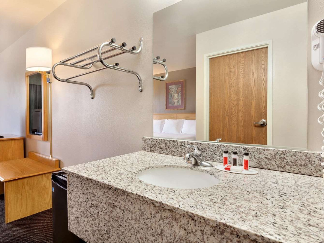 Travelodge by Wyndham Yermo主图