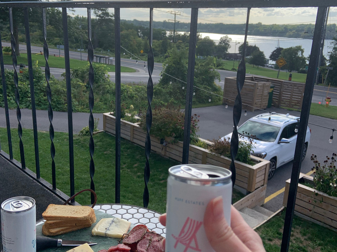 The June Motel主图