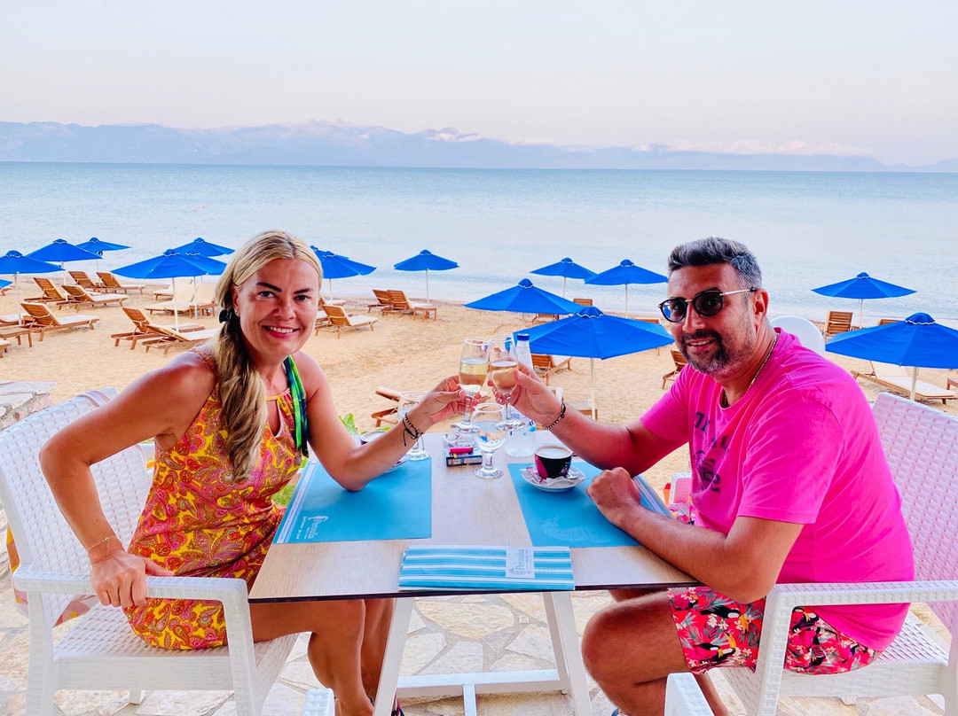 Peroulia Beach-Vounaria必去景点