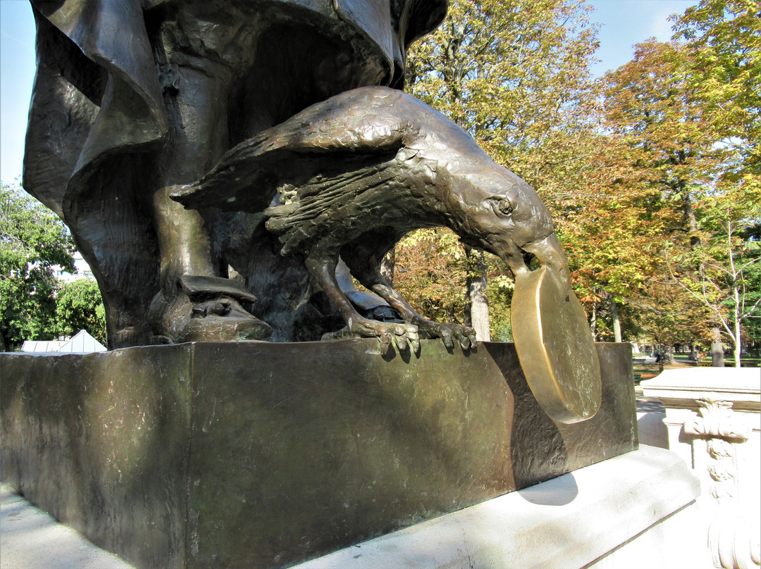 Monument à La Fontaine-巴黎必去景点