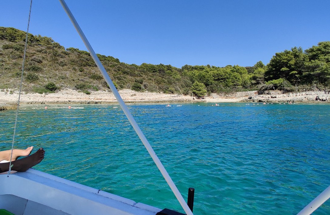 Arta Private Boat Tours Hvar – Blue & Green Caves, Red Rocks, Vis & Pakleni Islands-赫瓦尔必去景点
