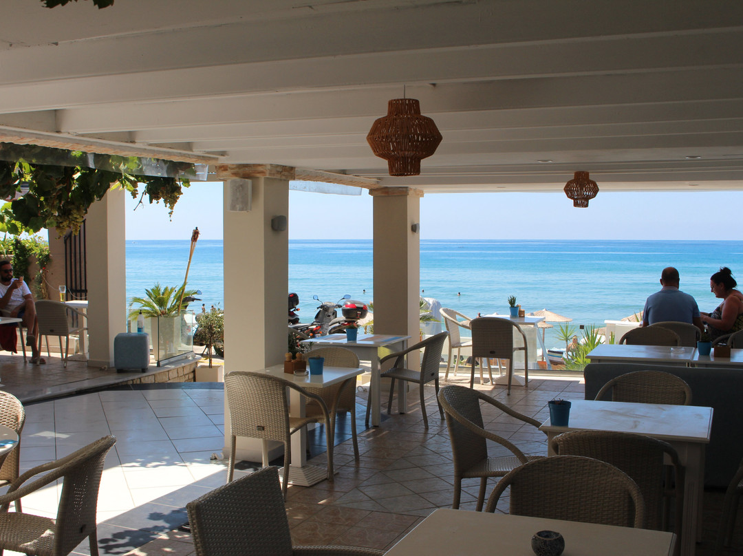 Romantic Palace Beach Apartments主图